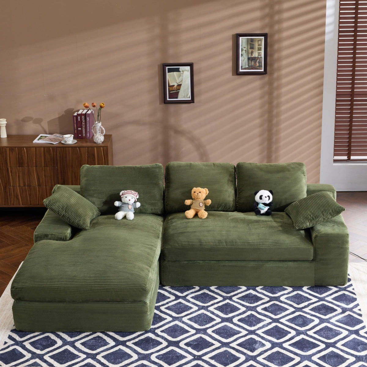 White corduroy compressed sofa. It has a soft and skin-friendly sitting feel, adding a healing atmosphere to the warm living room. It comes with 3 back cushions and 2 throw pillows. (Green)